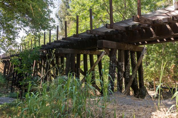 Willow Glen Trestle 2013. The site has since lost greenery seen in this picture. Photo by Don DeBold / CC