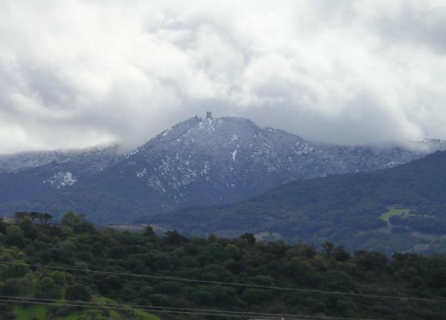 Mt. Umunhum is visible from this trail. Photo by Elf / CC