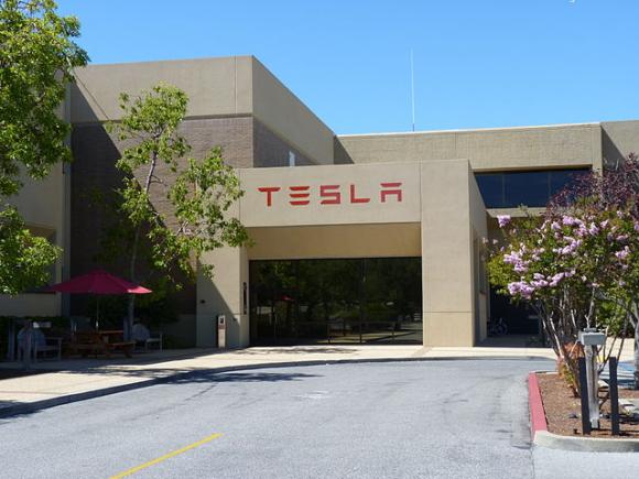 Tesla Motors headquarters in Palo Alto, CA. Photo by Tumbenhaur / CC